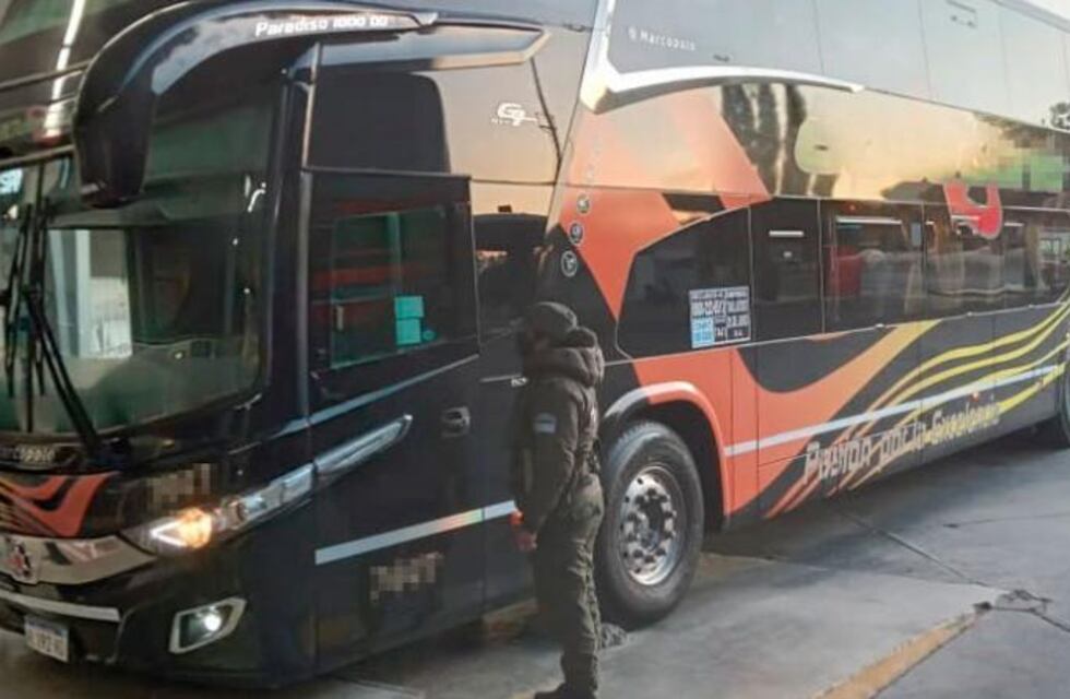 Transportaba droga de Córdoba a San Juan, en un colectivo de larga distancia
