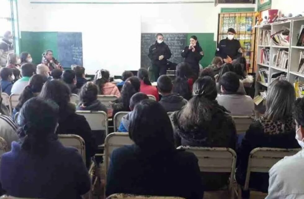 Brindan charlas en establecimientos educativos en Villa Bonita y Campo Viera