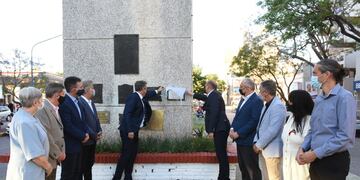 Descubrimiento de una placa en el acto central por los 140 años de Rafaela