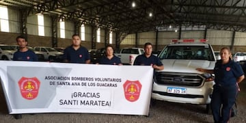 Bomberos de Santa Ana recibieron la camioneta que Santiago Maratea les donó.