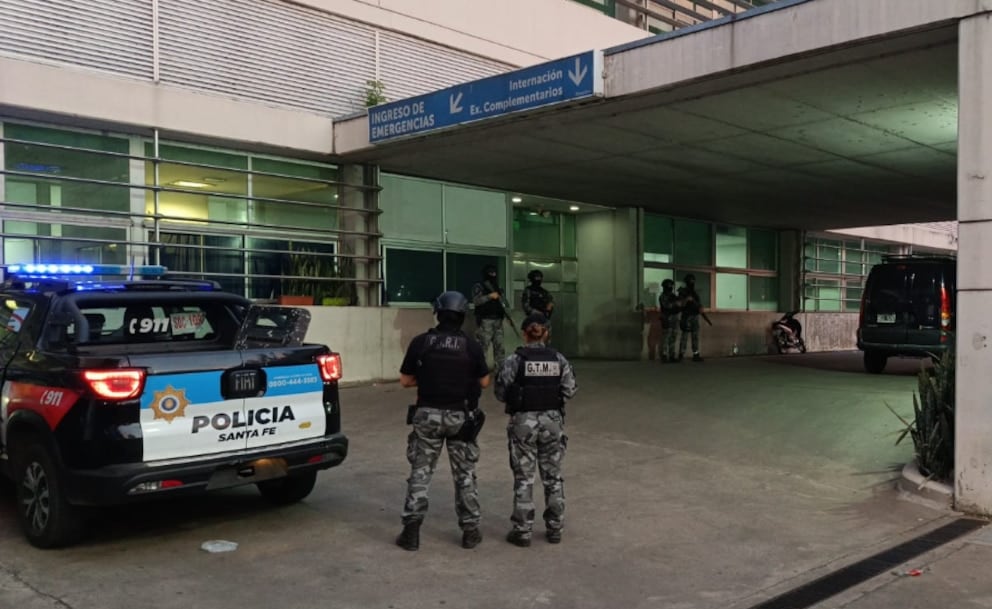 La Polícia en el hspital mientras Dylan se encontraba internado. (Gentileza)