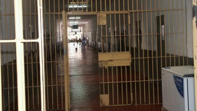 Intentó ingresar droga y un celular en una visita a un recluso en Eldorado.