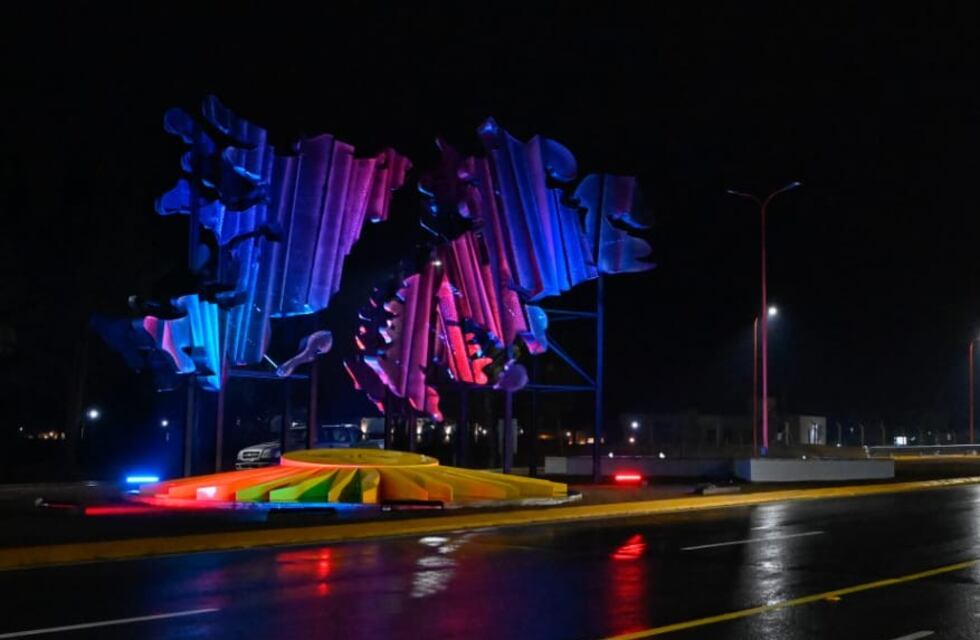 Se inauguró oficialmente la rotonda de Los Puquios con una enorme escultura