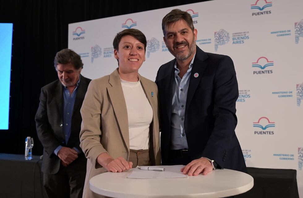 Lucía Gómez  firmó convenio para la primera Diplomatura Universitaria en Gonzales Chaves