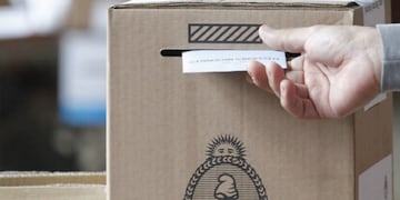 Preparativos para las primeras elecciones en pandemia (Reverso)