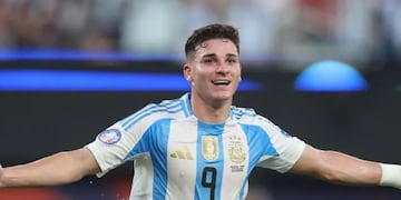 Cuánto cuesta comer en el restaurante al que fue Julián Álvarez y su familia en Núñez