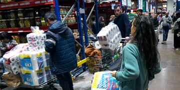 Hay un boom de turistas chilenos que viajan a la Patagonia para hacer las compras.