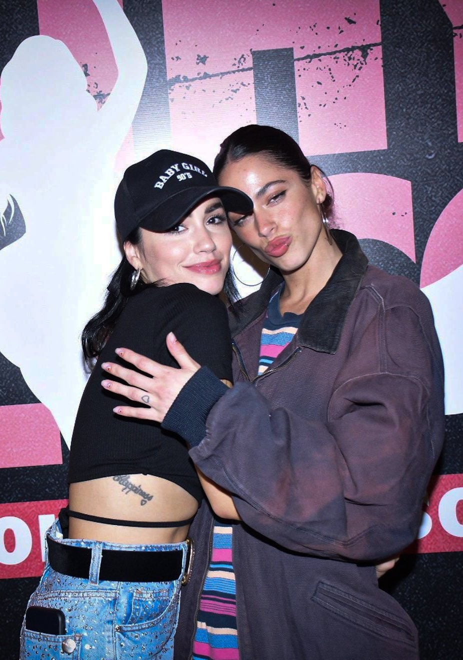 La foto que se sacaron Lali y Tini tras el show.