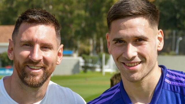 Rodrigo Villagra, volante de Talleres y titular en el amistoso del Sub 23, junto a un Lio Messi que fue espectador de lujo.