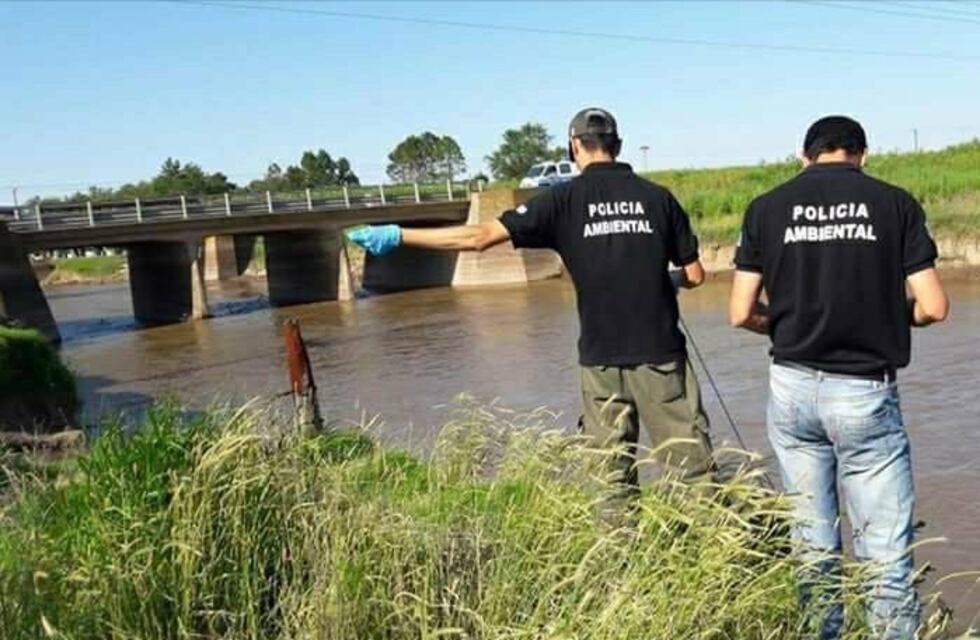 Condenaron al dueño de una desagotadora por contaminar el arroyo Saladillo