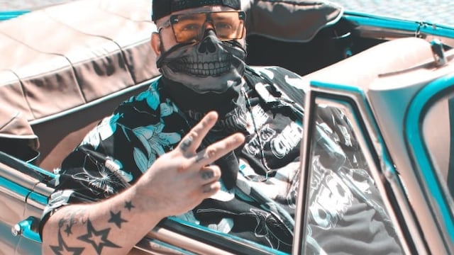 El líder de Purple House protagonizó una producción que incluyó imágenes de actos de La Cámpora.