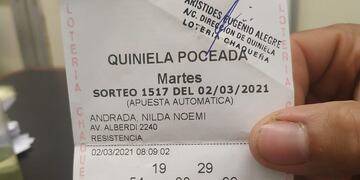 El joven se presentó con la boleta que acredita ser el ganador del millonario poso.