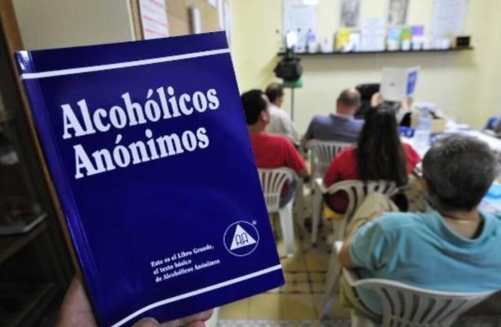 Alcohólicos Anónimos en Tres Arroyos: Se reúne todos los jueves en la Biblioteca Campano