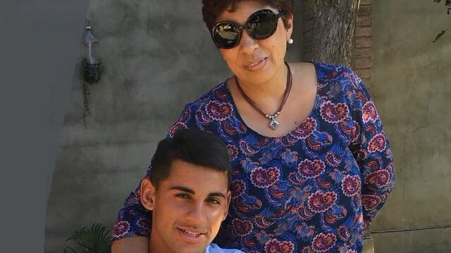 El Cuti Romero y su mamá Rosa. Otro Día de la Madre a la distancia pero feliz (La Voz archivo).