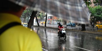Lunes lluvioso en Córdoba y durante toda la joranda, como ocurrió el domingo (Christian Luna / La Voz).