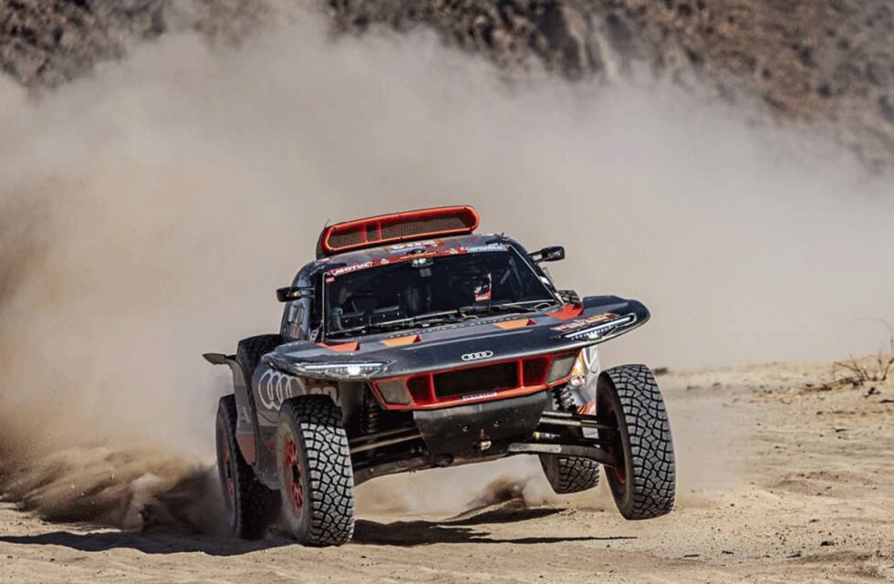 A los 61 años, Carlos Sainz ganó por cuarta vez el rally Dakar