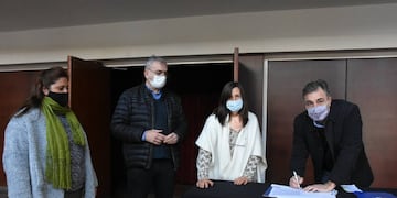 Firma de convenios por derechos sobre la Niñez