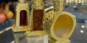 Amaderados y florales: estos son los 3 perfumes árabes más buscados para regalar en San Valentín.