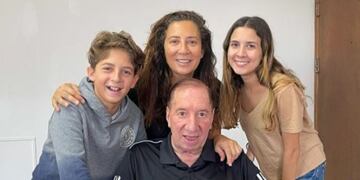 La foto familiar que publicó la cuenta oficial de Estudiantes de La Plata. / Gentileza.