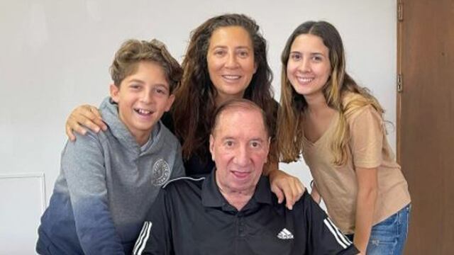 La foto familiar que publicó la cuenta oficial de Estudiantes de La Plata. / Gentileza.