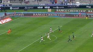Alejandro Martínez tuvo la ventaja de Talleres pero se perdió el gol de manera imposible (Captura de TV)