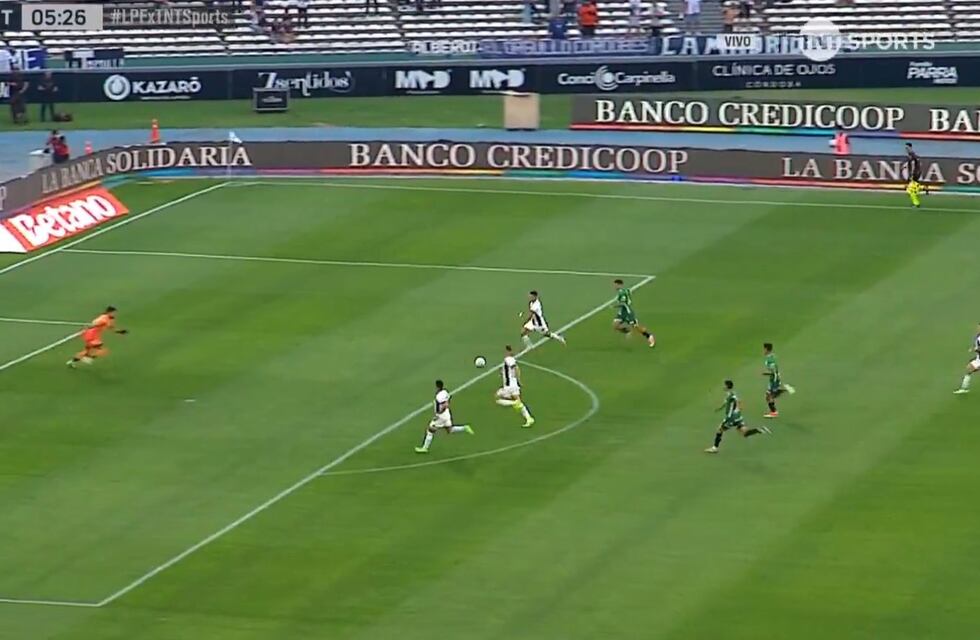 A los 5 minutos Talleres estuvo ahí del gol: imposible lo que se perdió Alejandro Martínez