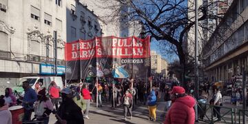 La marcha es convocada por el Frente Darío Santillán Córdoba.
