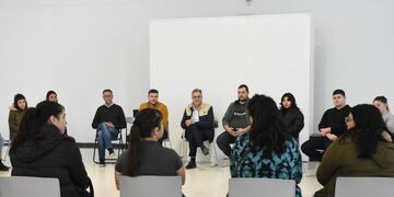 Castellano dialogó con jóvenes que ingresaron a un programa de empleo