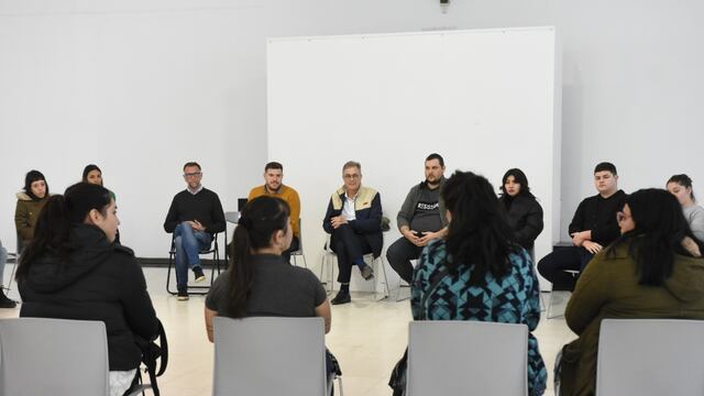 Castellano dialogó con jóvenes que ingresaron a un programa de empleo