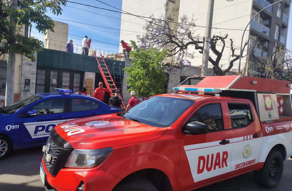 Se derrumbó el techo de una casa en Córdoba: hay dos trabajadores heridos