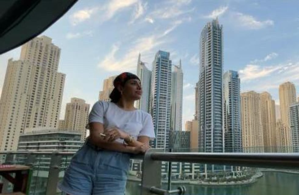 Dejó Córdoba por un sueño, vive en Dubái hace cinco años y hacer stream la sacó de la depresión