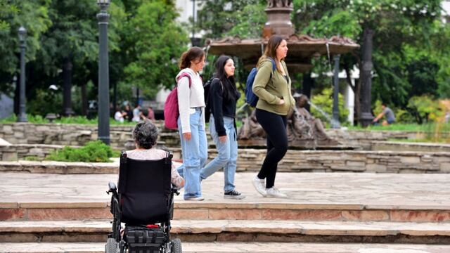 Accesibidad para silla de ruedas. (José Gabriel Hernández / La Voz)