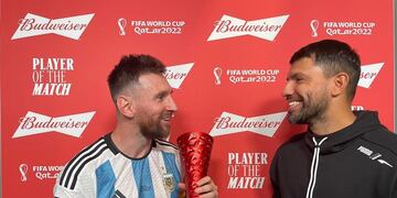 Encuentro entre Messi y Agüero.
