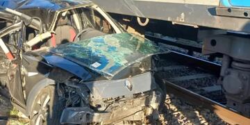 Ramos Mejía.  Un auto fue embestido por el tren y murió una joven de 19 años.