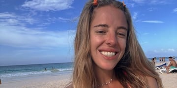 Nati Jota posó frente al espejo y desató pasiones con un top mega diminuto y un pantalón estilo cargo