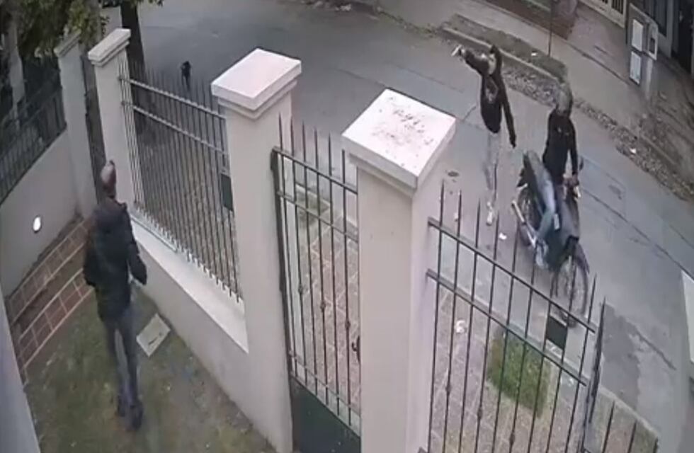 Se defendió a ‘bidonazos’ de un intento de robo en Córdoba: el delincuente amagó con dispararle