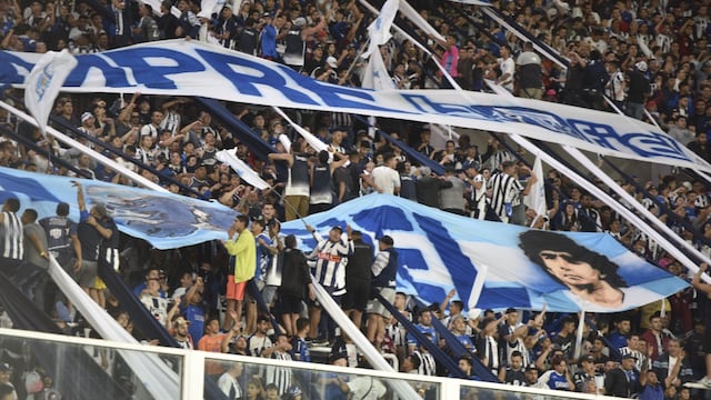 La hinchada de Talleres, a pleno en el Kempes, en el partido ante River po la Copa de la Liga Profesional. (Facundo Luque / La Voz)