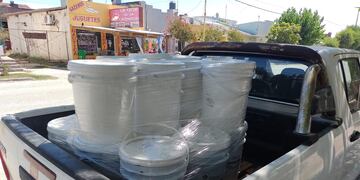 Donaron más de 300 litros de pintura para pintar el faro de Claromecó