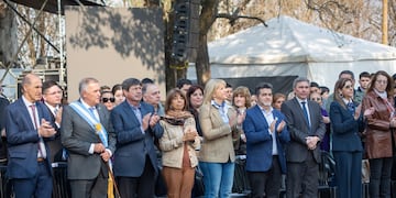 La intendenta y la ministra de Educación en La Ramada de Abajo