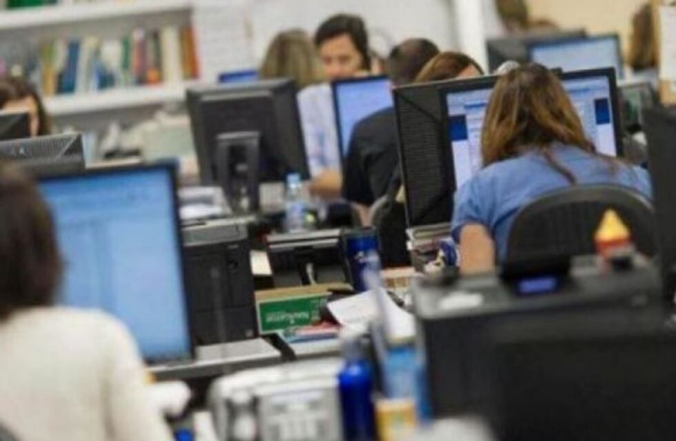 Tomarán examen de “idoneidad” a más de 40.000 empleados públicos