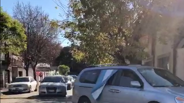 Caravana de Padres organizados en Azul