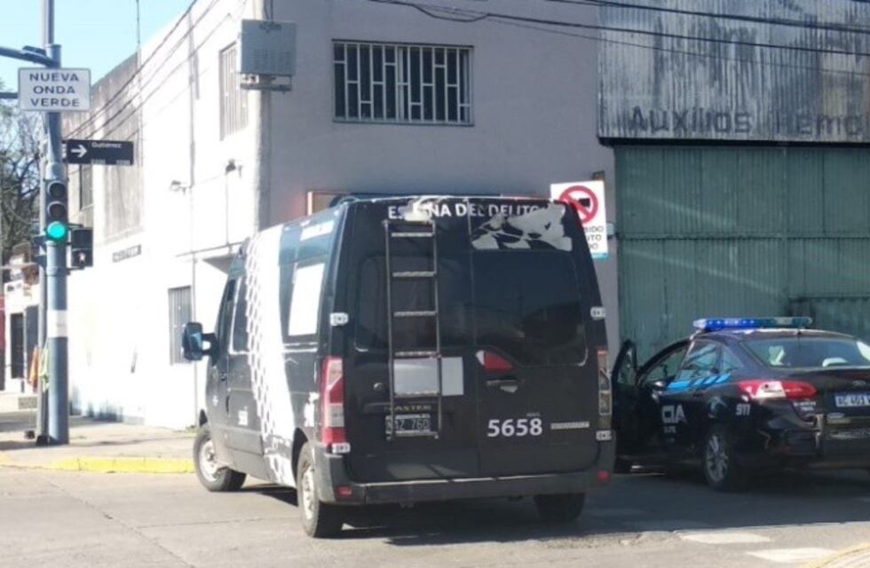 Hallan el cuerpo sin vida de un hombre: lo habían apuñalado en el cuello