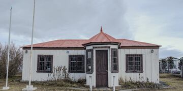 Trabajan en la restauración y preservación del museo de Tolhuin