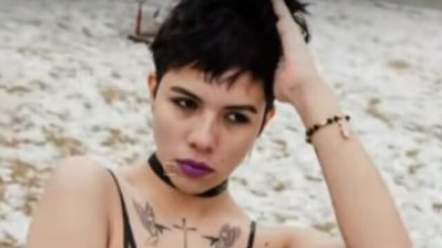 La modelo riocuartense posó sobre la nieve en una plaza de Río Cuarto.