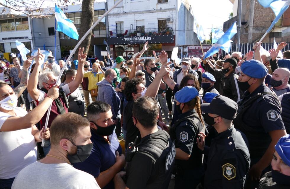Juntos por el Cambio denunció a los sindicalistas que golpearon a manifestantes en Olivos