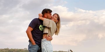 Macarena Rinaldi y Federico Hoppe disfrutan de las Cataratas del Iguazú el día de los enamorados.