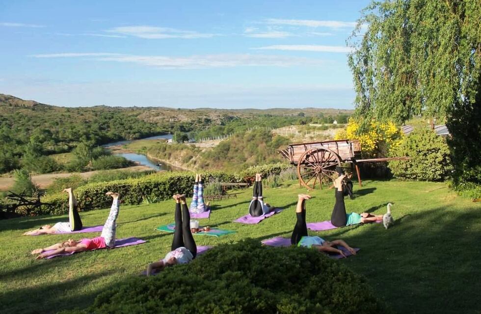 En distintos puntos turísticos de la provincia se dictarán clases de yoga