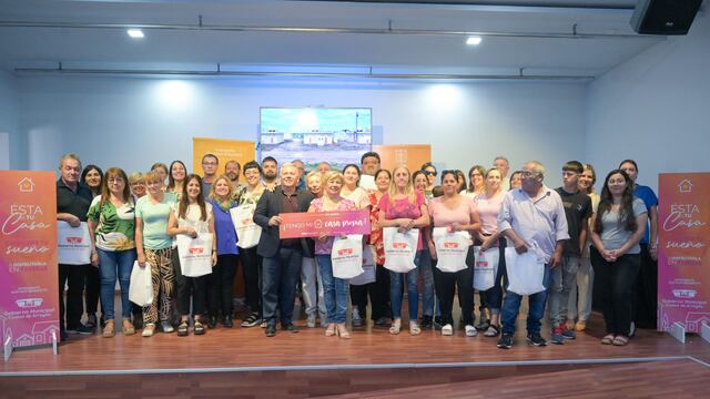 Entrega de 17 viviendas en Arroyito