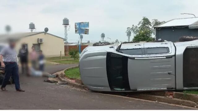 Choque entre dos camionetas en Posadas dejó dos personas lesionadas.