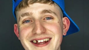 Dillom estrenó Ad Honorem Vol 1, una mixtape con letras picantes y polémicas